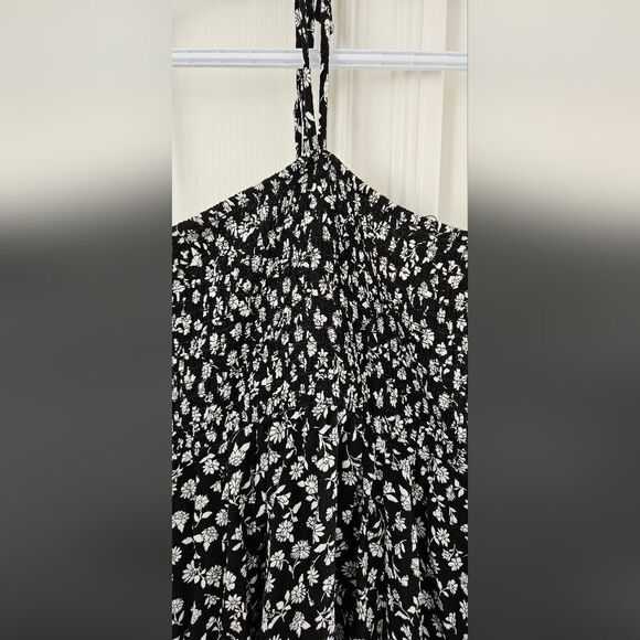 Floral Black and White Halter Dress - Picture 4 of 5
